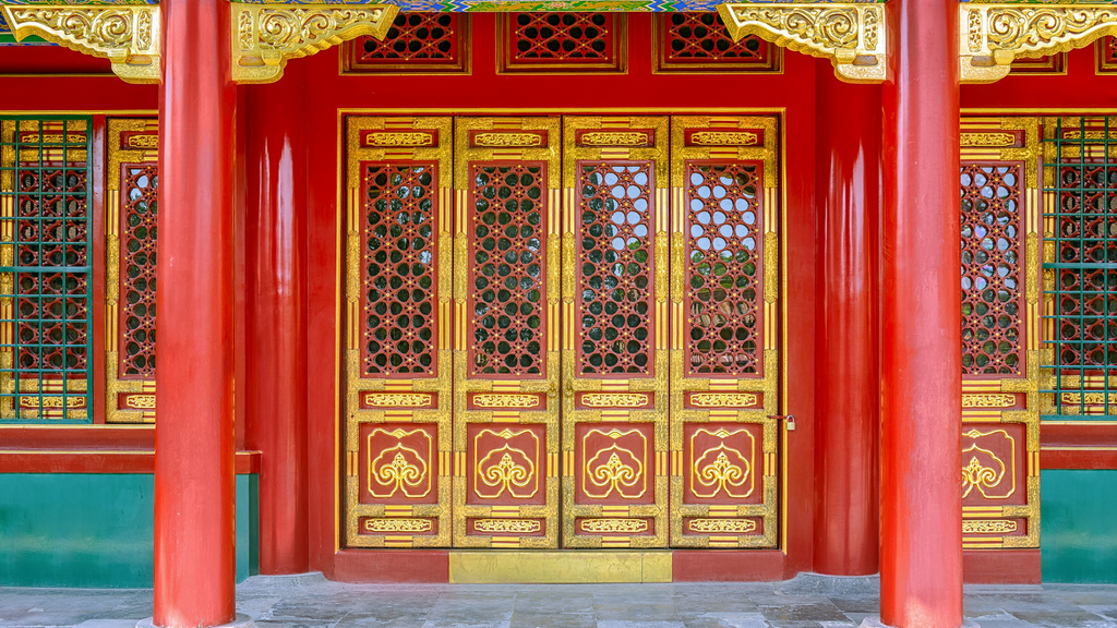 Colorful Mandarin doorway